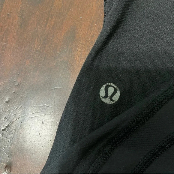 Lululemon Black Leggings Women’s Size 8 Cropped Back Zip Pocket - Picture 7 of 10